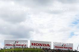 Honda Racing hoardings. 26.09.2015. Formula 1 World Championship, Rd 14, Japanese Grand Prix, Suzuka, Japan, Qualifying Day.