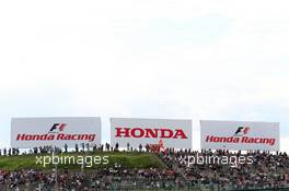 Honda Racing hoardings and fans in the grandstand. 26.09.2015. Formula 1 World Championship, Rd 14, Japanese Grand Prix, Suzuka, Japan, Qualifying Day.