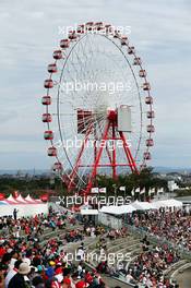 Fans in the grandstand and the big wheel. 26.09.2015. Formula 1 World Championship, Rd 14, Japanese Grand Prix, Suzuka, Japan, Qualifying Day.