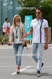 Adrian Sutil (GER) Williams Reserve Driver with his girlfriend Jennifer Becks (GER). 26.09.2015. Formula 1 World Championship, Rd 14, Japanese Grand Prix, Suzuka, Japan, Qualifying Day.