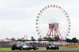 Valtteri Bottas (FIN) Williams FW37 leads Nico Rosberg (GER) Mercedes AMG F1 W06. 26.09.2015. Formula 1 World Championship, Rd 14, Japanese Grand Prix, Suzuka, Japan, Qualifying Day.