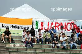 Fans in the grandstand and banners for Nico Hulkenberg (GER) Sahara Force India F1 and Jarno Trulli (ITA). 26.09.2015. Formula 1 World Championship, Rd 14, Japanese Grand Prix, Suzuka, Japan, Qualifying Day.