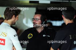 (L to R): Romain Grosjean (FRA) Lotus F1 Team with Julien Simon-Chautemps (FRA) Lotus F1 Team Race Engineer. 26.09.2015. Formula 1 World Championship, Rd 14, Japanese Grand Prix, Suzuka, Japan, Qualifying Day.