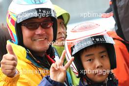 Fans of McLaren Honda  24.09.2015. Formula 1 World Championship, Rd 14, Japanese Grand Prix, Suzuka, Japan, Preparation Day.