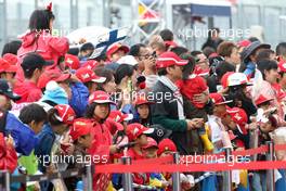 Fans in the pitlane 24.09.2015. Formula 1 World Championship, Rd 14, Japanese Grand Prix, Suzuka, Japan, Preparation Day.