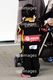 Young Lotus F1 Team fans. 24.09.2015. Formula 1 World Championship, Rd 14, Japanese Grand Prix, Suzuka, Japan, Preparation Day.