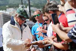 Jackie Stewart (GBR) signs autographs for the fans. 22.05.2015. Formula 1 World Championship, Rd 6, Monaco Grand Prix, Monte Carlo, Monaco, Friday.