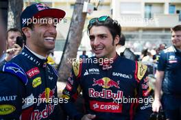(L to R): Daniel Ricciardo (AUS) Red Bull Racing with Carlos Sainz Jr (ESP) Scuderia Toro Rosso. 22.05.2015. Formula 1 World Championship, Rd 6, Monaco Grand Prix, Monte Carlo, Monaco, Friday.