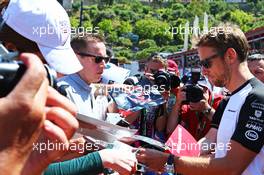 Jenson Button (GBR) McLaren signs autographs for the fans. 22.05.2015. Formula 1 World Championship, Rd 6, Monaco Grand Prix, Monte Carlo, Monaco, Friday.