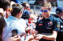 Daniil Kvyat (RUS) Red Bull Racing signs autographs for the fans. 22.05.2015. Formula 1 World Championship, Rd 6, Monaco Grand Prix, Monte Carlo, Monaco, Friday.