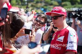 Kimi Raikkonen (FIN) Ferrari with fans. 22.05.2015. Formula 1 World Championship, Rd 6, Monaco Grand Prix, Monte Carlo, Monaco, Friday.