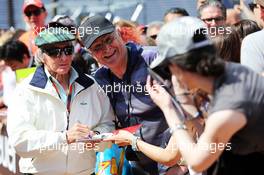 Jackie Stewart (GBR) signs autographs for the fans. 22.05.2015. Formula 1 World Championship, Rd 6, Monaco Grand Prix, Monte Carlo, Monaco, Friday.