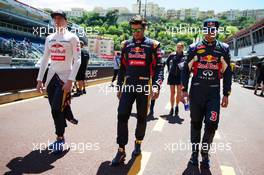 (L to R): Max Verstappen (NLD) Scuderia Toro Rosso with Carlos Sainz Jr (ESP) Scuderia Toro Rosso and Daniel Ricciardo (AUS) Red Bull Racing. 22.05.2015. Formula 1 World Championship, Rd 6, Monaco Grand Prix, Monte Carlo, Monaco, Friday.