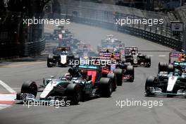 Start of the race Lewis Hamilton (GBR), Mercedes AMG F1 Team  24.05.2015. Formula 1 World Championship, Rd 6, Monaco Grand Prix, Monte Carlo, Monaco, Race Day.