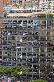Fans in apartments. 24.05.2015. Formula 1 World Championship, Rd 6, Monaco Grand Prix, Monte Carlo, Monaco, Race Day.