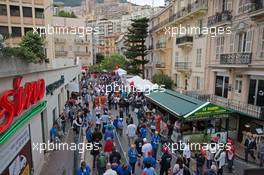 Fans in a street. 23.05.2015. Formula 1 World Championship, Rd 6, Monaco Grand Prix, Monte Carlo, Monaco, Qualifying Day