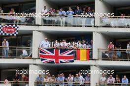 Fans in the Fairmont Monte Carlo hotel. 23.05.2015. Formula 1 World Championship, Rd 6, Monaco Grand Prix, Monte Carlo, Monaco, Qualifying Day