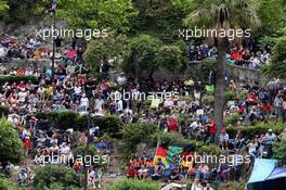 Fans on the hill. 23.05.2015. Formula 1 World Championship, Rd 6, Monaco Grand Prix, Monte Carlo, Monaco, Qualifying Day