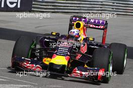 Daniel Ricciardo (AUS) Red Bull Racing RB11 running flow-vis paint on the front wing. 21.05.2015. Formula 1 World Championship, Rd 6, Monaco Grand Prix, Monte Carlo, Monaco, Practice Day.