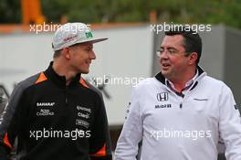 (L to R): Nico Hulkenberg (GER) Sahara Force India F1 with Eric Boullier (FRA) McLaren Racing Director. 21.05.2015. Formula 1 World Championship, Rd 6, Monaco Grand Prix, Monte Carlo, Monaco, Practice Day.