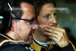 Romain Grosjean (FRA) Lotus F1 Team with Julien Simon-Chautemps (FRA) Lotus F1 Team Race Engineer. 21.05.2015. Formula 1 World Championship, Rd 6, Monaco Grand Prix, Monte Carlo, Monaco, Practice Day.