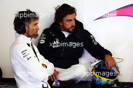 Fernando Alonso (ESP) McLaren with Edoardo Bendinelli (ITA) Personal Trainer. 21.05.2015. Formula 1 World Championship, Rd 6, Monaco Grand Prix, Monte Carlo, Monaco, Practice Day.