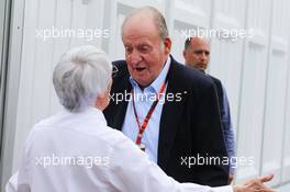 (L to R): Bernie Ecclestone (GBR) with Former Spanish King Juan Carlos. 30.10.2015. Formula 1 World Championship, Rd 17, Mexican Grand Prix, Mexixo City, Mexico, Practice Day.