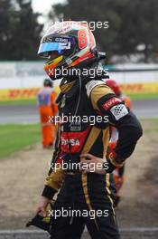 Romain Grosjean (FRA) Lotus F1 Team stopped in the second practice session. 30.10.2015. Formula 1 World Championship, Rd 17, Mexican Grand Prix, Mexixo City, Mexico, Practice Day.