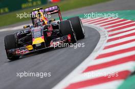 Daniil Kvyat (RUS) Red Bull Racing RB11. 30.10.2015. Formula 1 World Championship, Rd 17, Mexican Grand Prix, Mexixo City, Mexico, Practice Day.
