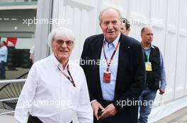 (L to R): Bernie Ecclestone (GBR) with Former Spanish King Juan Carlos. 30.10.2015. Formula 1 World Championship, Rd 17, Mexican Grand Prix, Mexixo City, Mexico, Practice Day.
