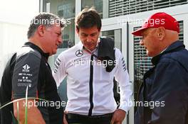 (L to R): Otmar Szafnauer (USA) Sahara Force India F1 Chief Operating Officer with Toto Wolff (GER) Mercedes AMG F1 Shareholder and Executive Director and Niki Lauda (AUT) Mercedes Non-Executive Chairman. 30.10.2015. Formula 1 World Championship, Rd 17, Mexican Grand Prix, Mexixo City, Mexico, Practice Day.