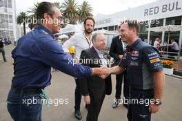 (L to R): Carlos Slim Domit (MEX) Chairman of America Movil with Jean Todt (FRA) FIA President and Christian Horner (GBR) Red Bull Racing Team Principal. 30.10.2015. Formula 1 World Championship, Rd 17, Mexican Grand Prix, Mexixo City, Mexico, Practice Day.