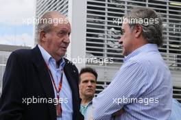 (L to R): Former Spanish King Juan Carlos with Carlos Sainz (ESP). 30.10.2015. Formula 1 World Championship, Rd 17, Mexican Grand Prix, Mexixo City, Mexico, Practice Day.