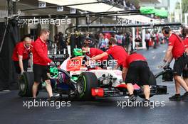 Alexander Rossi (USA) Manor Marussia F1 Team in the pits. 30.10.2015. Formula 1 World Championship, Rd 17, Mexican Grand Prix, Mexixo City, Mexico, Practice Day.