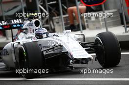 Valtteri Bottas (FIN) Williams FW37 with a missing front wing and damaged nosecone after he crashed in the second practice session. 30.10.2015. Formula 1 World Championship, Rd 17, Mexican Grand Prix, Mexixo City, Mexico, Practice Day.