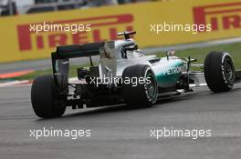 Lewis Hamilton (GBR) Mercedes AMG F1 W06 spins in the second practice session. 30.10.2015. Formula 1 World Championship, Rd 17, Mexican Grand Prix, Mexixo City, Mexico, Practice Day.