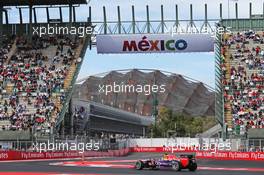 Daniel Ricciardo (AUS) Red Bull Racing RB11. 30.10.2015. Formula 1 World Championship, Rd 17, Mexican Grand Prix, Mexixo City, Mexico, Practice Day.