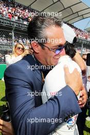 Carlos Slim Domit (MEX) Chairman of America Movil with Sergio Perez (MEX) Sahara Force India F1 on the grid. 01.11.2015. Formula 1 World Championship, Rd 17, Mexican Grand Prix, Mexixo City, Mexico, Race Day.