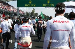 Alexander Rossi (USA) Manor Marussia F1 Team and Will Stevens (GBR) Manor Marussia F1 Team on the grid. 01.11.2015. Formula 1 World Championship, Rd 17, Mexican Grand Prix, Mexixo City, Mexico, Race Day.