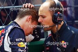 (L to R): Daniil Kvyat (RUS) Red Bull Racing with Gianpiero Lambiase (ITA) Red Bull Racing Engineer on the grid. 01.11.2015. Formula 1 World Championship, Rd 17, Mexican Grand Prix, Mexixo City, Mexico, Race Day.
