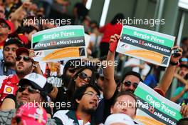 Sergio Perez (MEX) Sahara Force India F1 fans in the grandstand. 01.11.2015. Formula 1 World Championship, Rd 17, Mexican Grand Prix, Mexixo City, Mexico, Race Day.