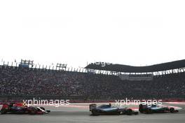 Lewis Hamilton (GBR), Mercedes AMG F1 Team, Nico Rosberg (GER), Mercedes AMG F1 Team and Daniel Ricciardo (AUS), Red Bull Racing  01.11.2015. Formula 1 World Championship, Rd 17, Mexican Grand Prix, Mexixo City, Mexico, Race Day.