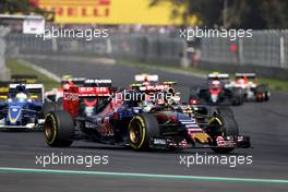 Carlos Sainz (ESP), Scuderia Toro Rosso  01.11.2015. Formula 1 World Championship, Rd 17, Mexican Grand Prix, Mexixo City, Mexico, Race Day.