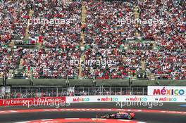 Daniil Kvyat (RUS) Red Bull Racing RB11. 01.11.2015. Formula 1 World Championship, Rd 17, Mexican Grand Prix, Mexixo City, Mexico, Race Day.