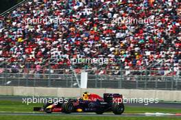Daniil Kvyat (RUS) Red Bull Racing RB11. 01.11.2015. Formula 1 World Championship, Rd 17, Mexican Grand Prix, Mexixo City, Mexico, Race Day.