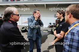 (L to R): Gene Haas (USA) Haas Automotion President with Guenther Steiner (ITA) Haas F1 Team Prinicipal and Romain Grosjean (FRA) Lotus F1 Team. 31.10.2015. Formula 1 World Championship, Rd 17, Mexican Grand Prix, Mexixo City, Mexico, Qualifying Day.