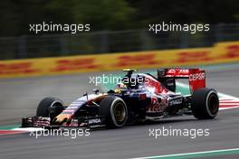 Carlos Sainz (ESP), Scuderia Toro Rosso  31.10.2015. Formula 1 World Championship, Rd 17, Mexican Grand Prix, Mexixo City, Mexico, Qualifying Day.
