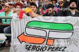 Sergio Perez (MEX) Sahara Force India F1 fans in the grandstand. 31.10.2015. Formula 1 World Championship, Rd 17, Mexican Grand Prix, Mexixo City, Mexico, Qualifying Day.