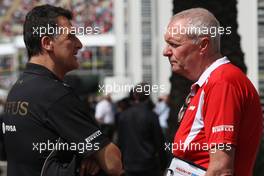 (L to R): Federico Gastaldi (ARG) Lotus F1 Team Deputy Team Principal with John Booth (GBR) Manor Marussia F1 Team Team Principal. 31.10.2015. Formula 1 World Championship, Rd 17, Mexican Grand Prix, Mexixo City, Mexico, Qualifying Day.