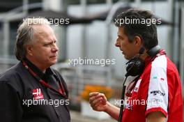 Gene Haas (USA) Haas Automotion President (Left). 31.10.2015. Formula 1 World Championship, Rd 17, Mexican Grand Prix, Mexixo City, Mexico, Qualifying Day.